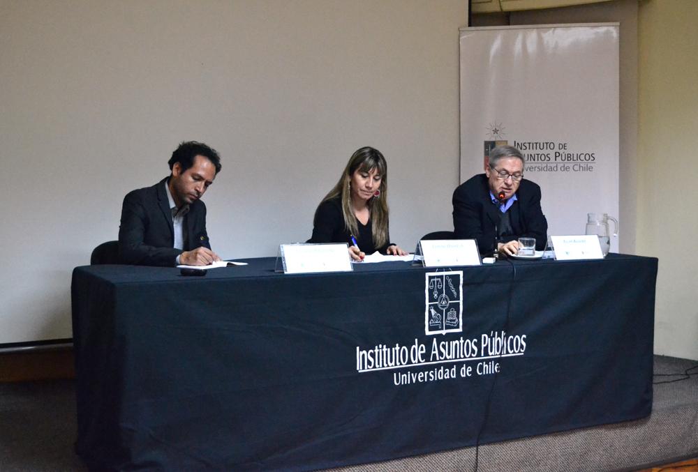 Stefano Palestini y los profesores del INAP Lorena Oyarzún y Felipe Agüero.