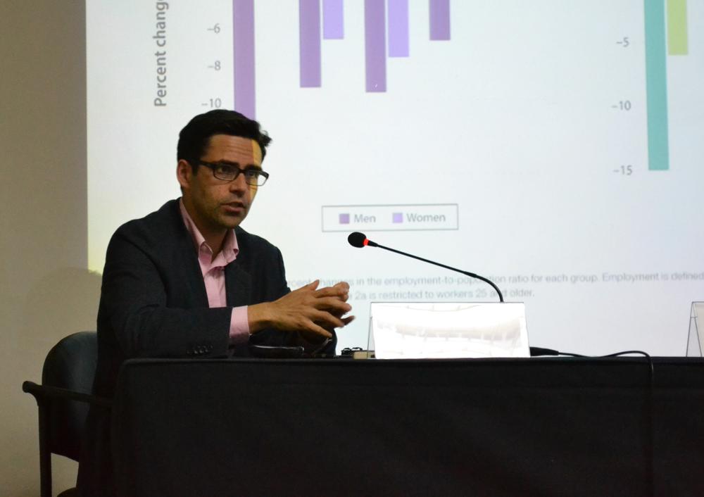 Sergio Urzúa presentó los factores económicos relevantes en la elección presidencial estadounidense.