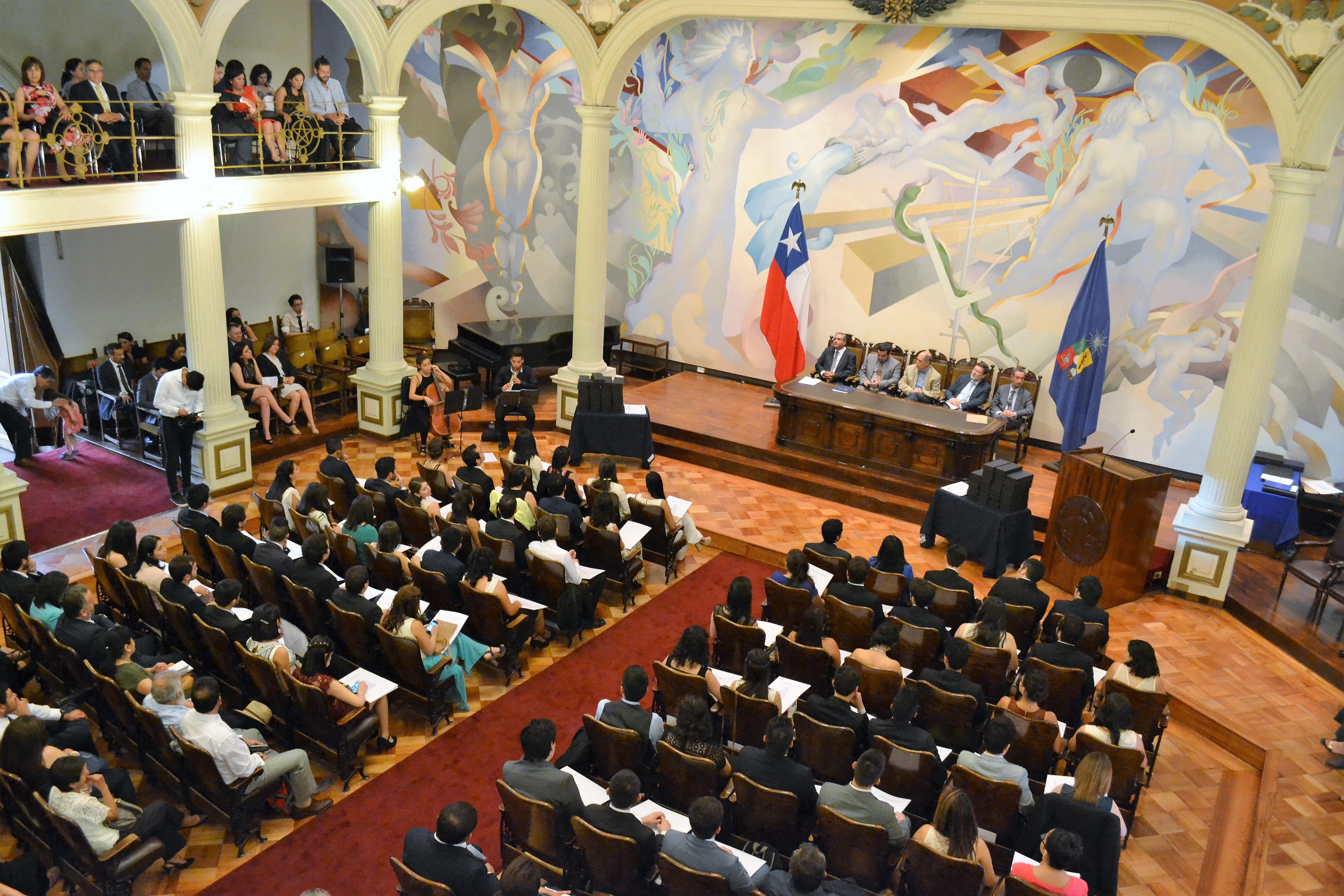 La ceremonia se realizó en el Salón de Honor de la Universidad de Chile.