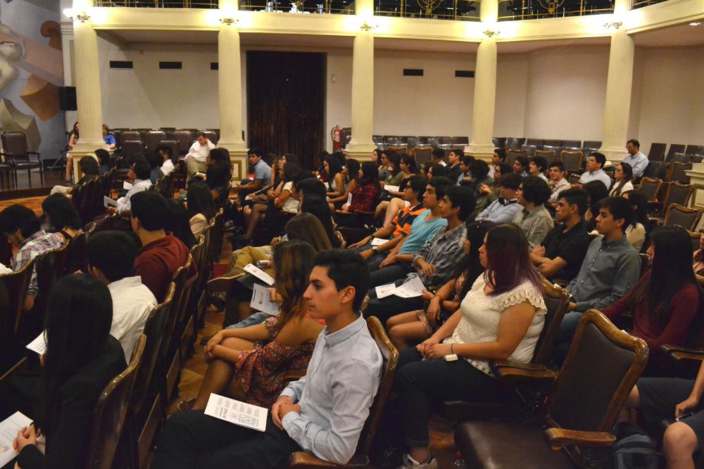 Autoridades dieron la bienvenida a 127 estudiantes nuevos de Administración Pública