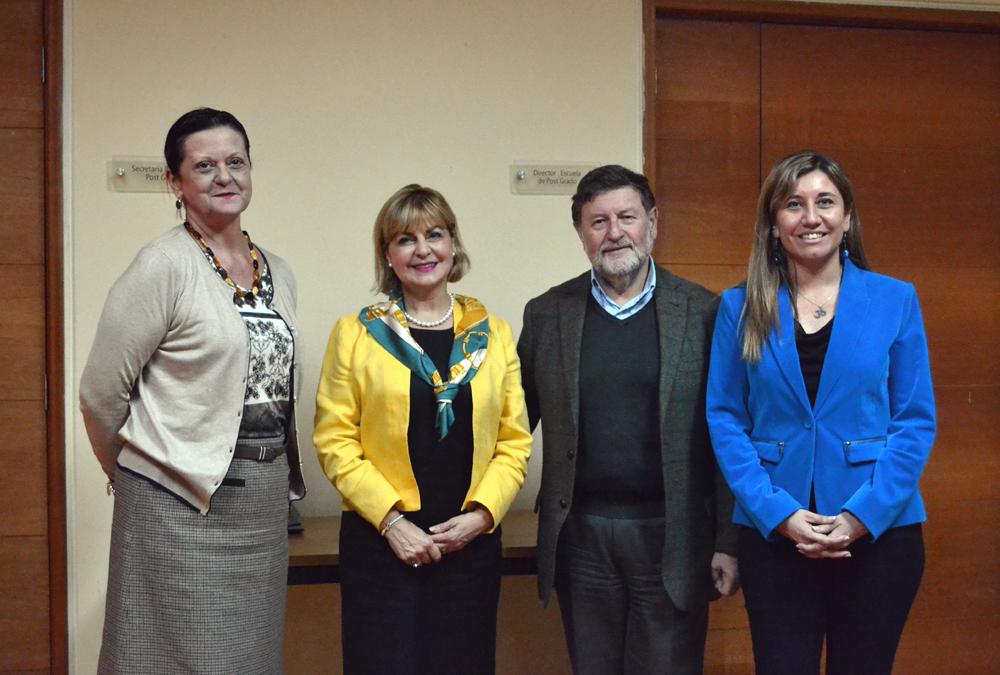 La embajadora de Rumania, Mónica Stirbu; la embajadora de la Unión Europea, Stella Zervoudaki; el Director del INAP, Hugo Frühling; y la profesora Lorena Oyarzún.