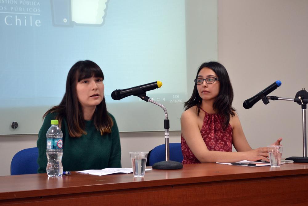 Nayareth Calfulaf y Camila Flores expusieron acerca del reconocimiento y la redistribución en relación a los pueblos indígenas.