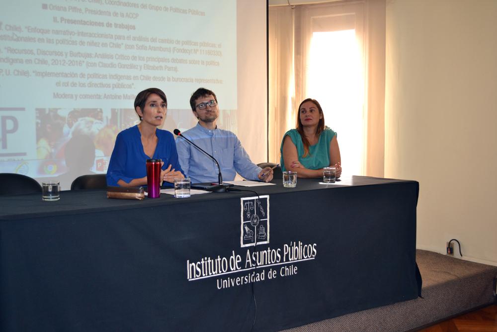 Cecilia Osorio (UAH) y Antoine Maillet (INAP U Chile), Coordinadores del Grupo de Políticas Públicas, junto a Oriana Piffre, Presidenta de la ACCP.