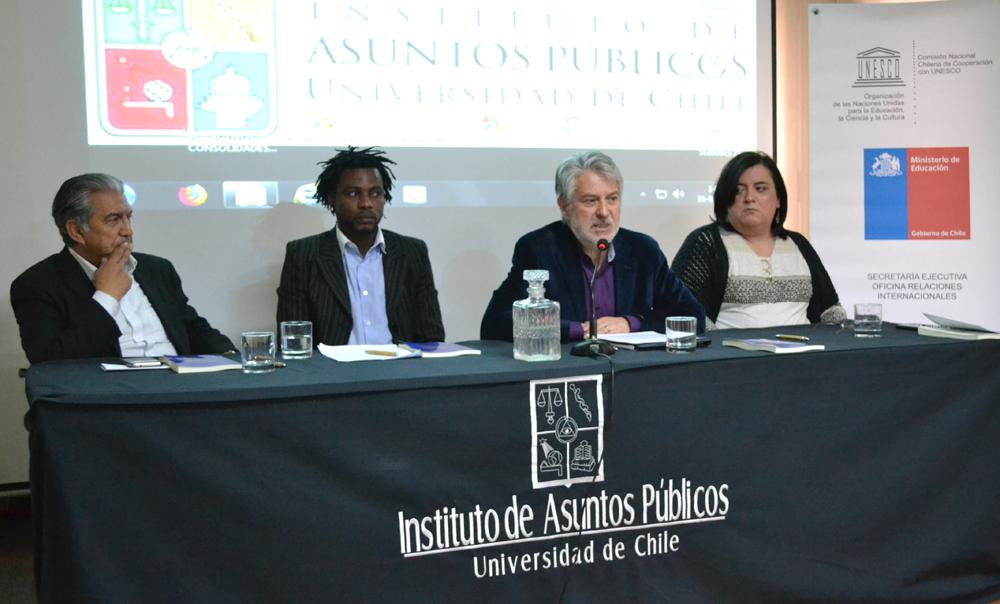 De izquierda a derecha, Domingo Namuncura, Mikens Supreme, Aldo Meneses y Valentina Verbal.