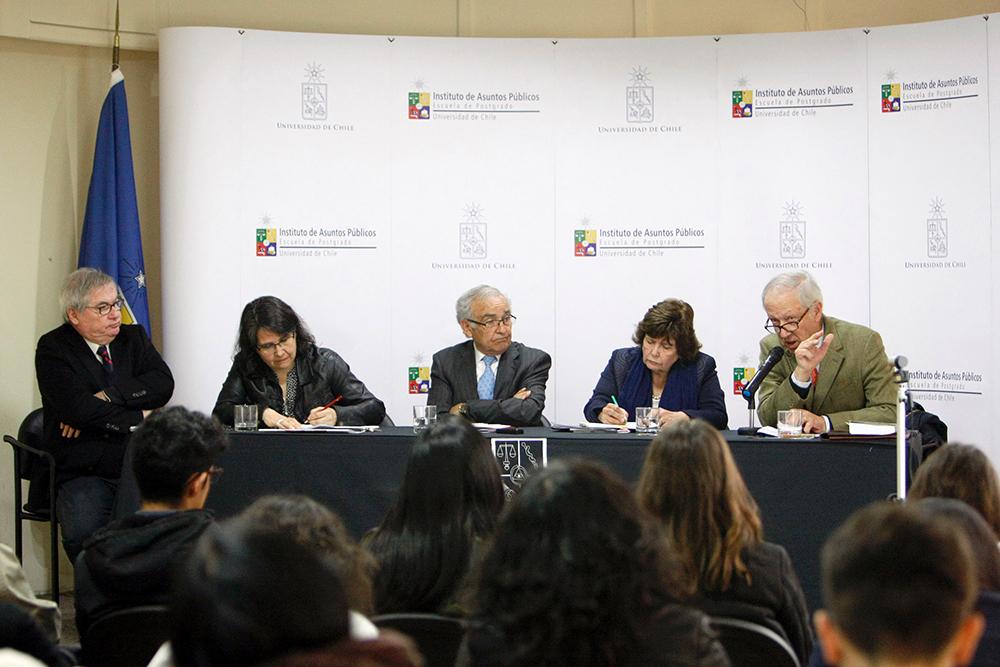 Los panelistas coincidieron en que, a partir de la detención de Pinochet, hubo algunos avances en las investigaciones sobre las violaciones a los derechos humanos.