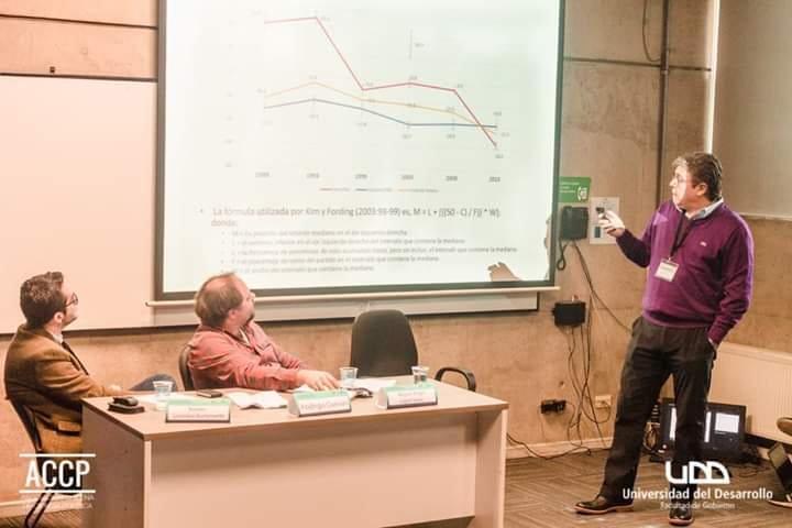 El profesor Miguel Ángel López presentó su trabajo acerca del uso de análisis de contenido cuantitativo.