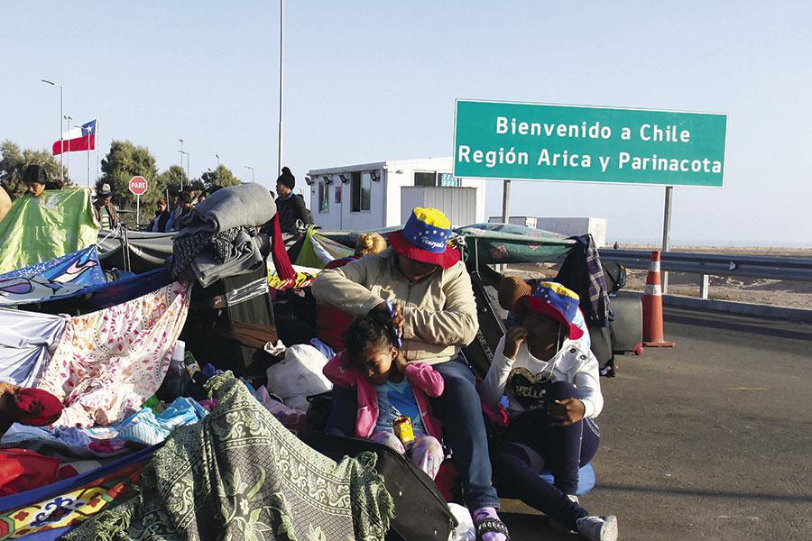 En el mes de junio, el paso fronterizo de Chacalluta, entre Chile y Perú, cientos de migrantes venezolanos comenzaron a acampar allí, tras el cambio en las condiciones de ingreso a nuestro país.