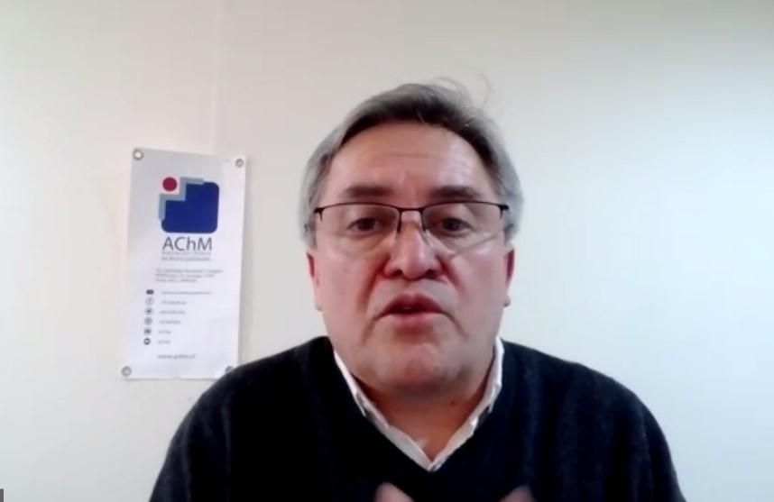 Fernando Paredes, alcalde de Natales y presidente de la Asociación Chilena de Municipalidades (AChM), planteó una falta de adaptación al nivel local de políticas que son elaboradas de forma central.