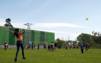 100 volantines cubrieron el cielo del Campus Sur